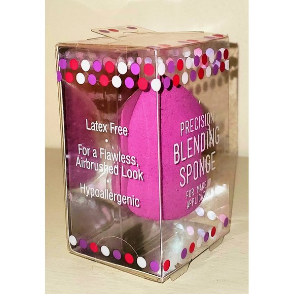 Real Techniques Miracle Complexion Sponge & Swissco Pointed Foundation Sponge - Picture 5 of 10